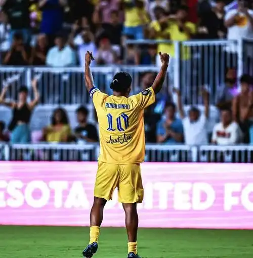 四名球员相 四名球员相