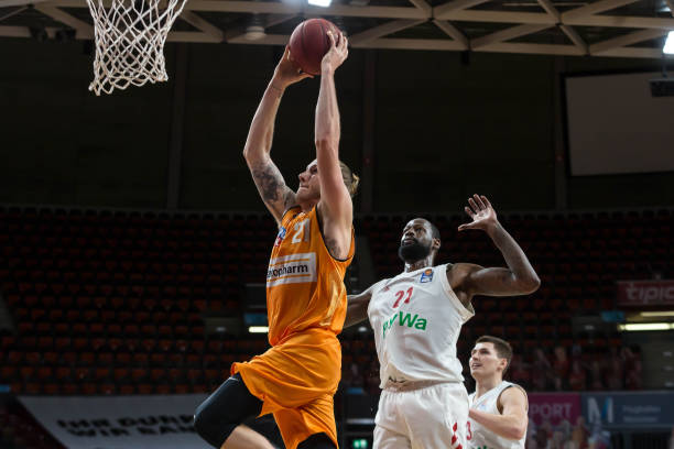 辽宁队与广 辽宁队与广