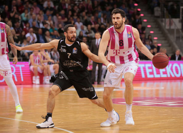 通过媒体的 通过媒体的